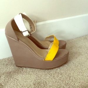 Yellow and white color block wedges
